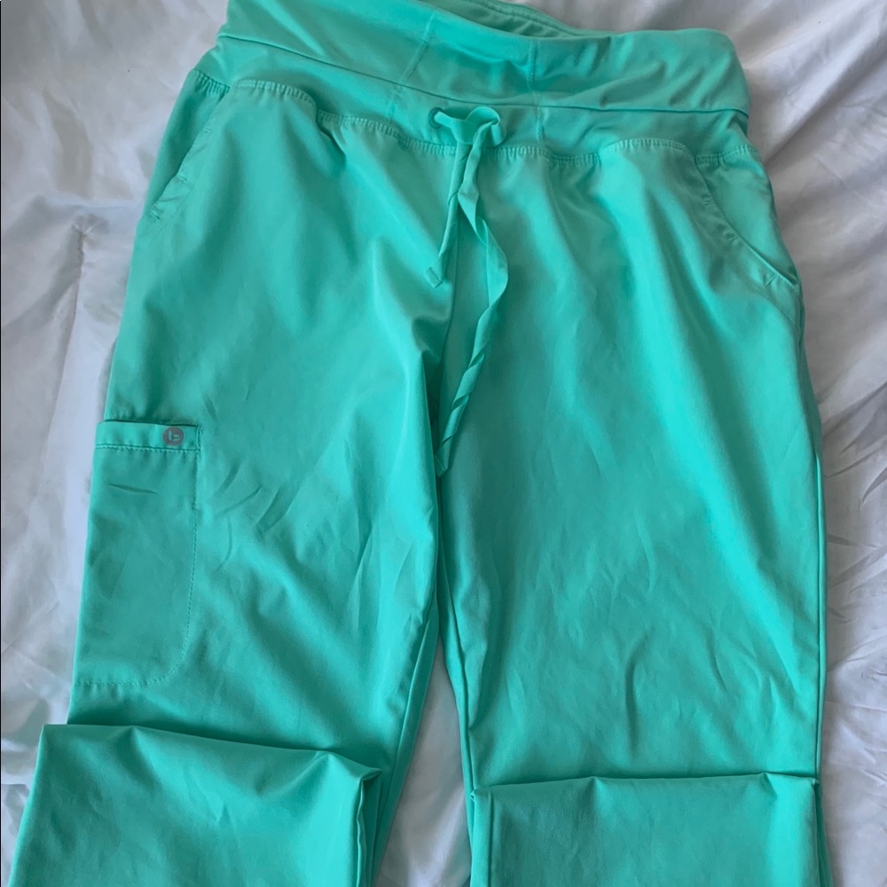 Barco ONE 4-pocket cargo track pant for women